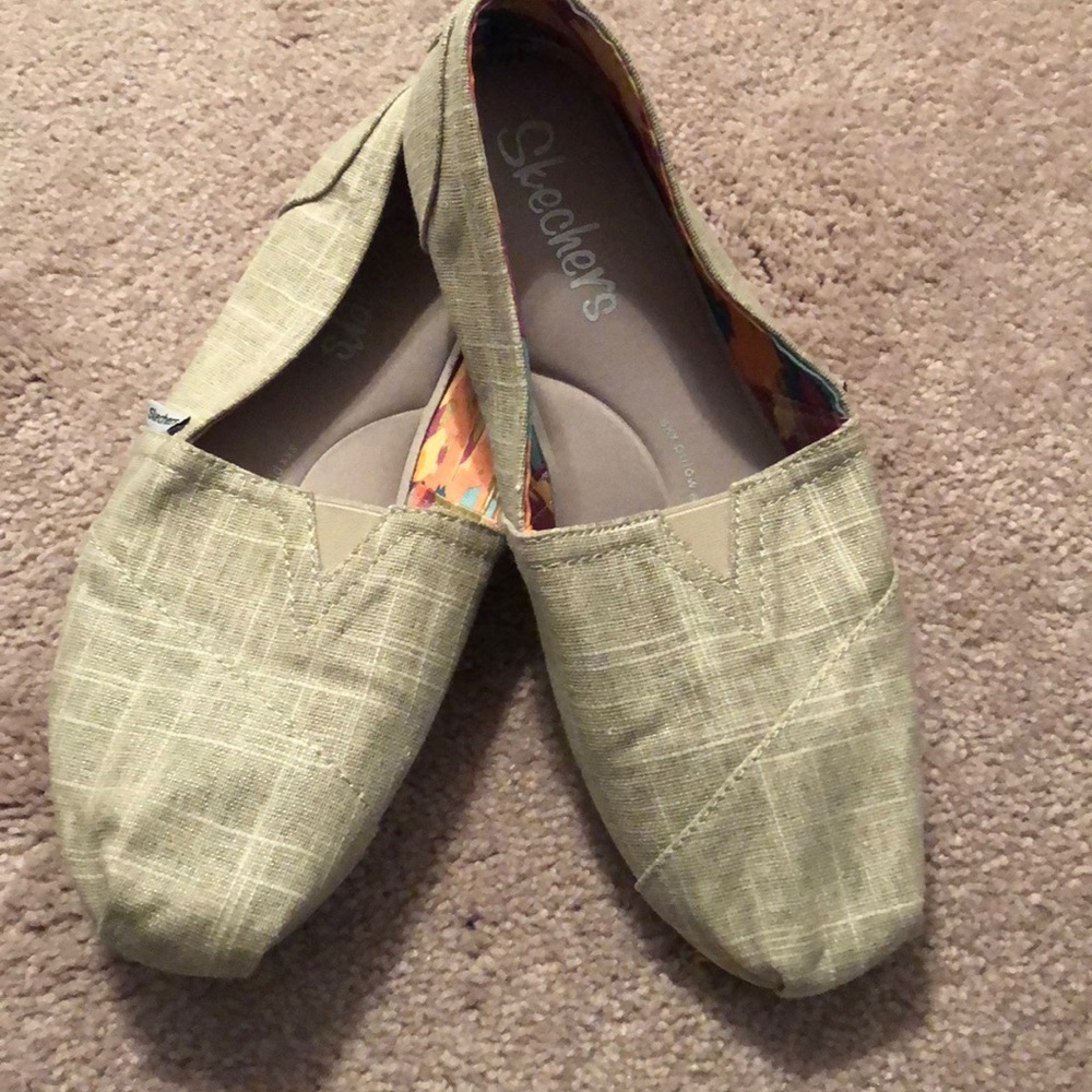 Sketchers -Tom’s look a like. Size 9